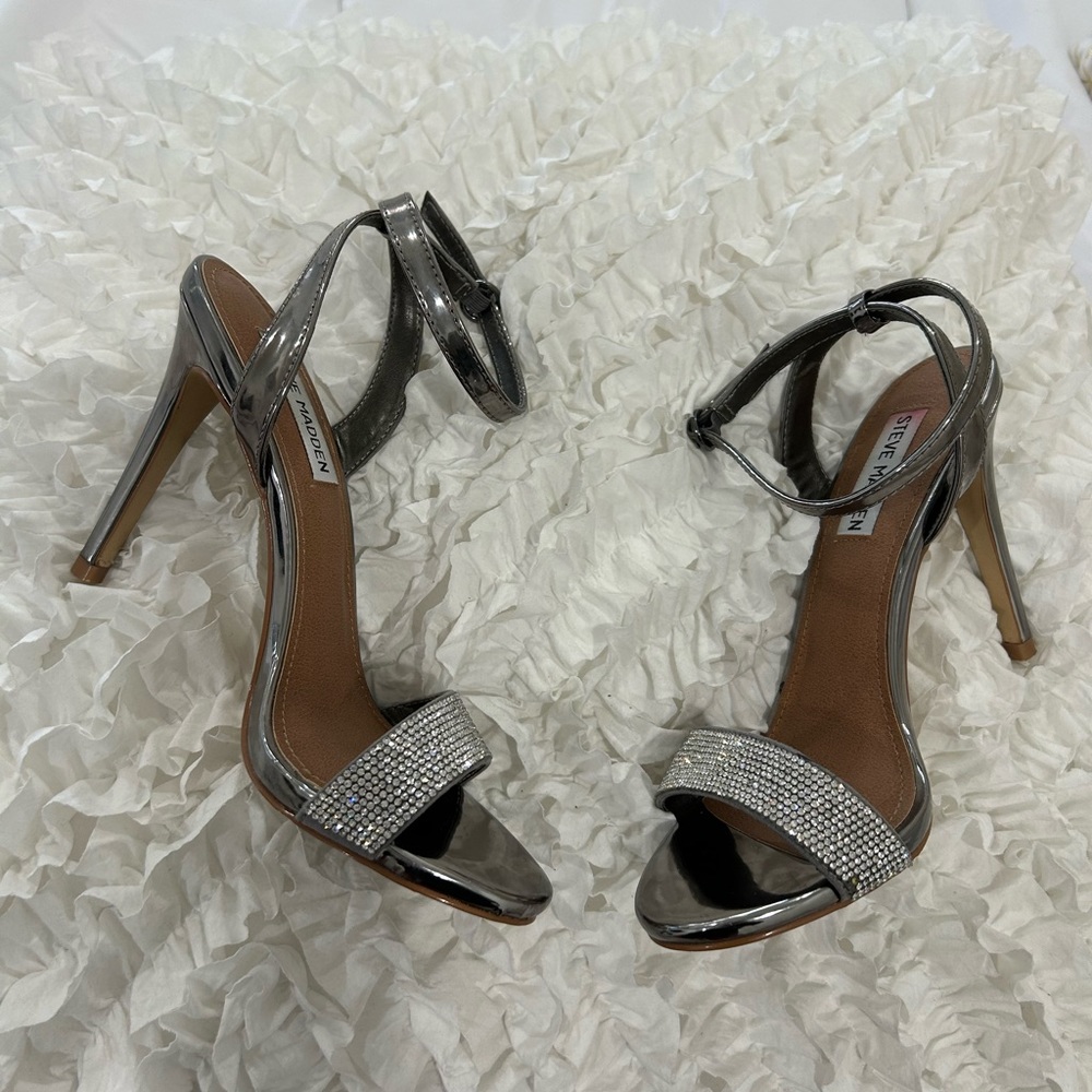 💰PRICE ⬇️• STEVE MADDEN - Metallic/Silver Stiletto Sandals - size 7.5M -